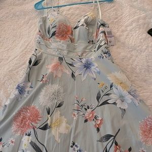 Cute dress never worn.